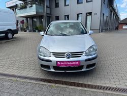 Silber Gebraucht 2004 VW Golf V Trendline Limousine | 2.490 €