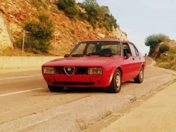 Rot Gebraucht 1974 Alfa Romeo Alfetta Limousine | 1.800 €