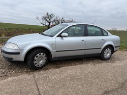 Silber Gebraucht 2001 VW Passat Limousine | 2.799 € (Fairer Preis)
