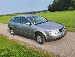 Grau Gebraucht 2002 Audi A4 Kombi | 5.950 €