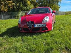 Rot Gebraucht 2011 Alfa Romeo Giulietta Super Limousine | 6.000 €