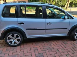 Silber Gebraucht 2009 VW Touran Cross Van / Kleinbus | 6.490 € (Fairer Preis)