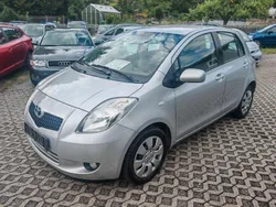 Silber Gebraucht 2007 Toyota Yaris Cool Limousine | 4.490 € (Fairer Preis)