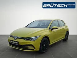 Limonengelb metallic Gebraucht 2020 VW Golf VIII Life Limousine | 17.980 € (Etwas zu teuer)