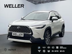 Platinumweiß perleffekt Gebraucht 2024 Toyota Corolla Cross Team SUV | 30.990 € (Fairer Preis)