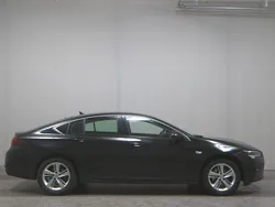 Schwarz Gebraucht 2022 Opel Insignia Business Limousine | 16.680 € (Fairer Preis)