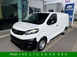 Jade weiss/arktis weiss Gebraucht 2020 Opel Vivaro Edition Van | 9.000 € (Etwas zu teuer)
