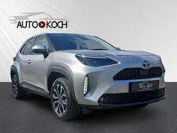 Shimmering silver metallic Gebraucht 2022 Toyota Yaris Hybrid Connect Style | 23.985 € (Fairer Preis)