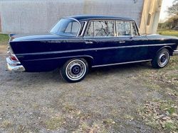 Dunkel Gebraucht 1967 Mercedes 230 Classic Limousine | 28.900 €