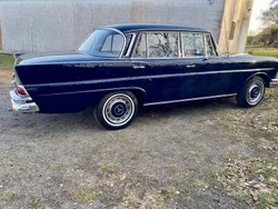Dunkel Gebraucht 1967 Mercedes 230 Classic Limousine | 29.900 €