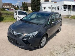 Grau Gebraucht 2015 Opel Zafira Tourer Business Edition Van / Kleinbus | 10.900 € (Teuer)