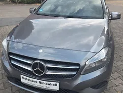 Grau Gebraucht 2015 Mercedes A180 Style Limousine | 14.400 € (Etwas zu teuer)