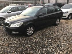 Schwarz Gebraucht 2011 Skoda Octavia Elegance Kombi | 5.299 € (Fairer Preis)