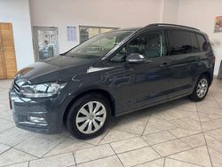 Grau Gebraucht 2016 VW Touran Comfortline Van / Kleinbus | 15.350 € (Fairer Preis)