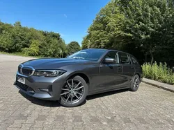Grau Gebraucht 2022 BMW 320 Sport Line Kombi | 29.990 € (Fairer Preis)