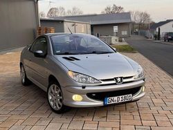 Silber Gebraucht 2003 Peugeot 206 CC Cabrio | 3.200 € (Etwas zu teuer)