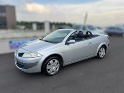 Grau Gebraucht 2006 Renault Mégane Cabriolet Dynamique Cabrio | 3.600 € (Teuer)