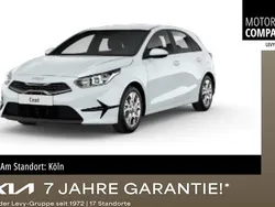 Weiß Neu 2025 Kia Ceed Vision Limousine | 20.970 € (Fairer Preis)