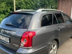 Grau Gebraucht 2006 Toyota Avensis Executive Kombi | 2.500 € (Fairer Preis)