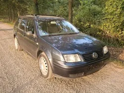 Blau Gebraucht 2002 VW Bora Limousine | 1.500 €