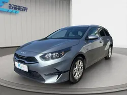 Silber Gebraucht 2023 Kia Ceed Limousine | 21.990 €