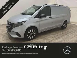 Hightechsilber (metallic) Gebraucht 2024 Mercedes Vito Van / Kleinbus | 53.549 €