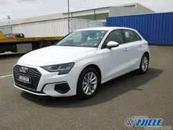 Ibisweiß Gebraucht 2024 Audi A3 Sportback Basis Limousine | 30.950 € (Guter Preis)