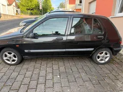 Schwarz Gebraucht 1995 Renault Clio Kleinwagen | 399 €