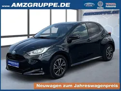 Nacht blau met Gebraucht 2024 Toyota Yaris Hybrid Kleinwagen | 21.950 € (Fairer Preis)
