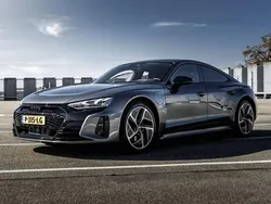 Grau Gebraucht 2022 Audi e-tron GT quattro Sport Limousine | 54.950 € (Guter Preis)