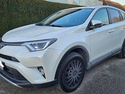 Weiß Gebraucht 2016 Toyota RAV4 SUV | 17.450 € (Fairer Preis)