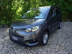 Grau Gebraucht 2023 Toyota Proace Verso City Kombi | 32.960 € (Fairer Preis)