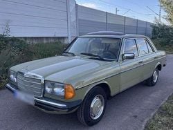 Grün Gebraucht 1983 Mercedes E200 Limousine | 7.200 €