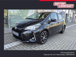 Schwarz Gebraucht 2018 Toyota Yaris Hybrid Team Limousine | 13.490 €