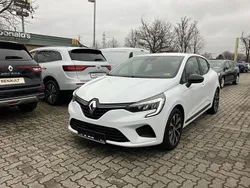Weiß Gebraucht 2023 Renault Clio V Equilibre Limousine | 14.970 € (Fairer Preis)