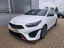 (hw2) deluxeweiss met. Gebraucht 2022 Kia ProCeed GT Kleinwagen | 26.490 € (Fairer Preis)