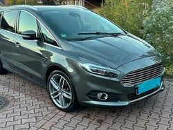 Grau Gebraucht 2017 Ford S-MAX S Van / Kleinbus | 14.900 € (Guter Preis)