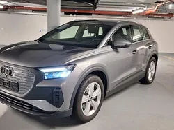 Grau Gebraucht 2022 Audi Q4 e-tron Ambiente SUV | 27.850 € (Etwas zu teuer)
