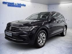 Deep black perleffekt Gebraucht 2023 VW Tiguan Life SUV | 33.590 € (Etwas zu teuer)