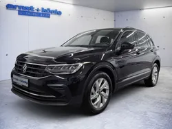 Deep black perleffekt Gebraucht 2023 VW Tiguan Life SUV | 34.690 € (Fairer Preis)