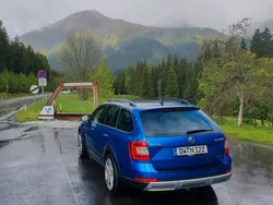 Blau Gebraucht 2014 Skoda Octavia Scout 4x4 Kombi | 9.900 € (Fairer Preis)