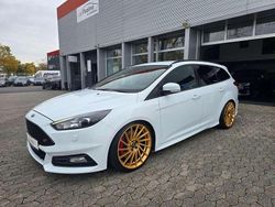 Weiß Gebraucht 2017 Ford Focus ST Kombi | 15.980 € (Fairer Preis)