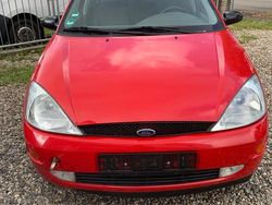 Rot Gebraucht 1998 Ford Focus Trend Limousine | 500 €