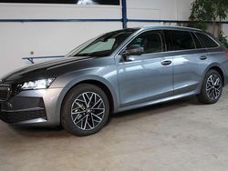 Graphitegrau metallic Neu 2025 Skoda Octavia Selection Kombi | 38.944 € (Etwas zu teuer)
