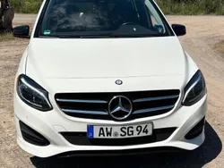 Weiß Gebraucht 2014 Mercedes B180 AMG line Van / Kleinbus | 9.500 € (Superpreis)