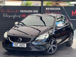 Schwarz Gebraucht 2016 Volvo V40 Momentum Kombi | 19.000 €