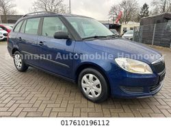 Blau Gebraucht 2010 Skoda Fabia Classic Kleinwagen | 1.699 €