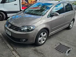 Braun Gebraucht 2010 VW Golf Plus Team Van / Kleinbus | 4.350 € (Fairer Preis)