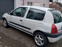 Weiß Gebraucht 2000 Renault Clio II Limousine | 1.250 € (Fairer Preis)