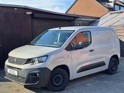 Grau Gebraucht 2019 Peugeot Partner Premium Van / Kleinbus | 9.999 € (Guter Preis)